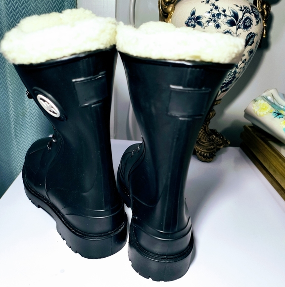Super comfortable, soft and warm, Michael Kors Faux Shearling-Lined Rain Boots. - Picture 12 of 16